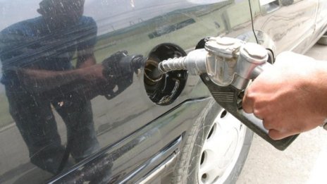 Петролът отново надолу при старта на новата седмица