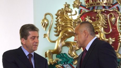 Първанов чака правителство с лице, обърнато към кризата