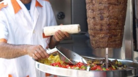 Дюнери натръшкаха 15 души в Кърджали