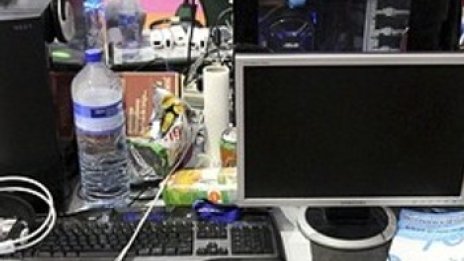 Хакери погнаха Twitter и Facebook