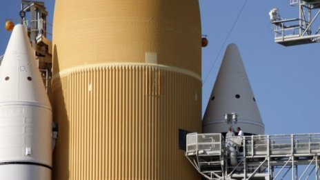 Авиосекторът излиза в орбита – буквално