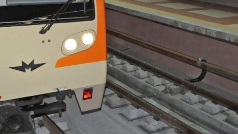 Оперират отново пострадалия в метрото