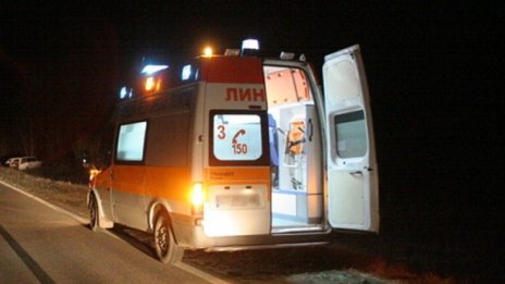 Деца се метнаха с кола в канавка, едното загина