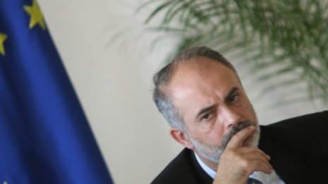 Министър Тотю срещу задържането на минималната работна заплата