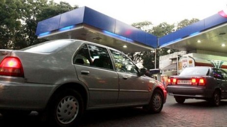 Петролът се изстреля до $75 за барел, но после отстъпи