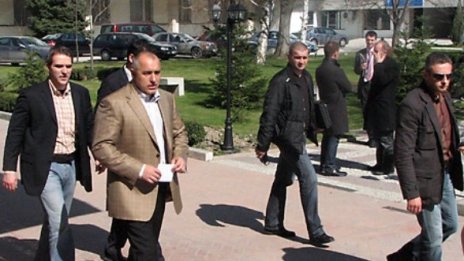 Гардовете на властта - само българи с висше, че и с език