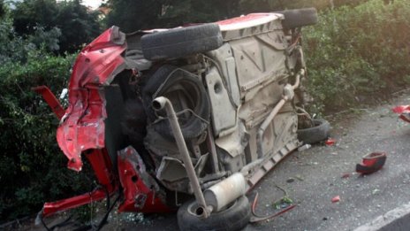 Двама загинали при катастрофи в страната