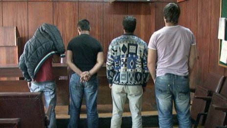 Четирима са задържани за отвличане на 21-годишна жена