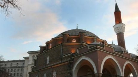 Мюфтийството срещу метрото, джамията се напукала