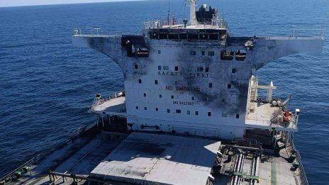 Корабът "Челси-3" акостира на пристанището в Бургас