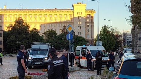 Полицай почина докато охранява протеста на ПП пред парламента