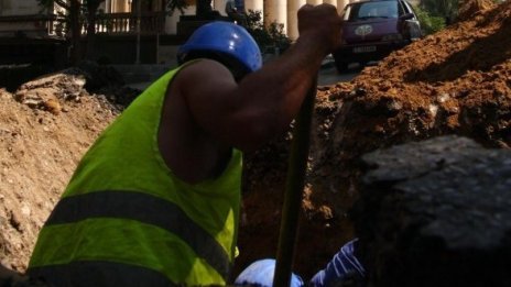 Спират топлата вода в столичния "Изток"