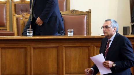 Костов критикува антикризисната програма на ГЕРБ