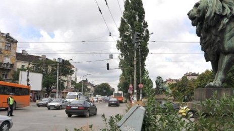 Уникални кръстовища борят трафика на Лъвов и Орлов мост