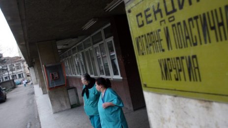 Момченце, изгорено със супа, се бори за живота си в "Пирогов"
