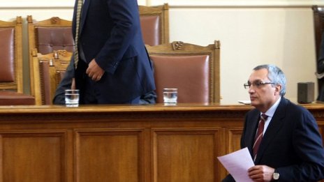 Изтича времето на ГЕРБ за писане на програма, предупреди Костов