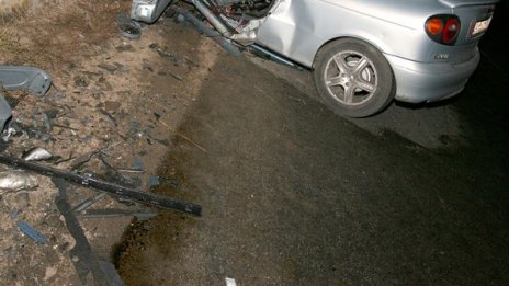 Кола с трима младежи пропадна в Струма след катастрофа