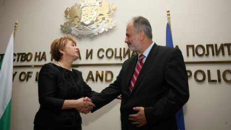 Проверяват намазала ли е Масларова