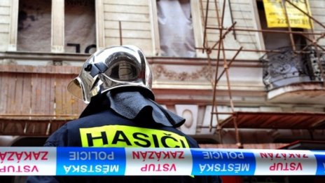 Официално: Двама българи са загинали при срутването в Прага