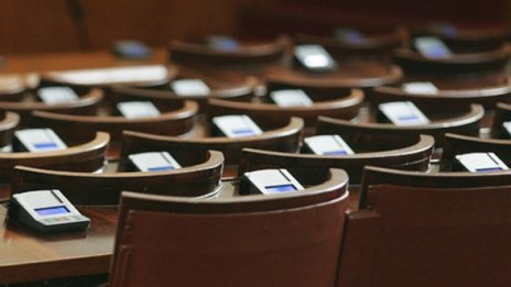 Михайлов и Риза смениха Върбанов и Абазов в НС