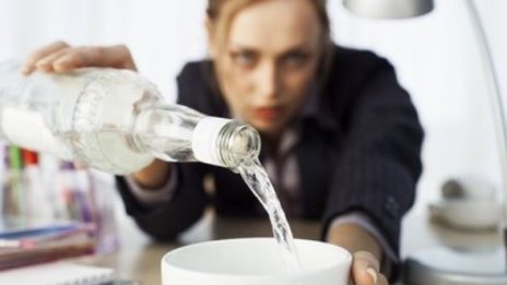 Криза ли има? Я дай по една водка да я пресушим