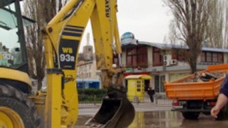 Багер скъса газопровод до три училища в Шумен