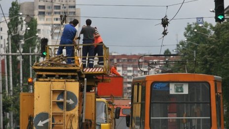 Спират трамвай 10 в събота и неделя