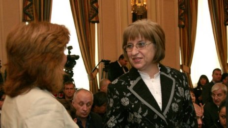 Папката "Станишев" - прибрана в касата на Цачева