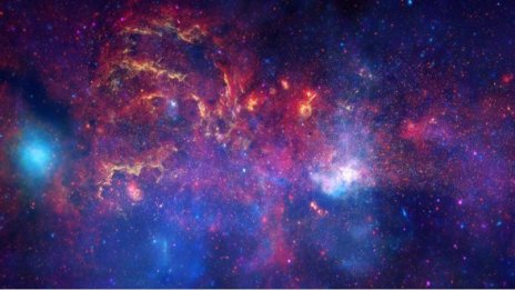 Три телескопа заснеха центъра на Млечния път