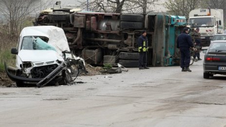 Трима загинали в катастрофи през денонощието