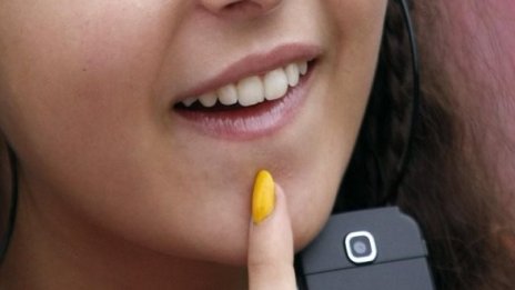 Брюксел затваря сайтове за мелодии за GSM-и