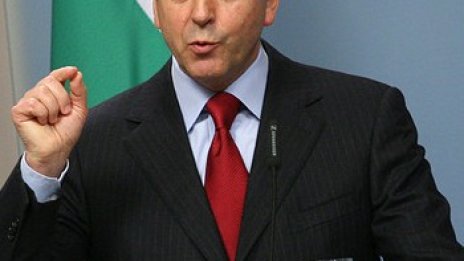 Първанов защити &ldquo;феодалните старци&rdquo; от Дянков