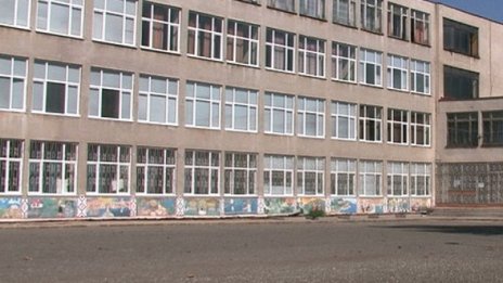 Подземни паркинги в училищните дворове на София