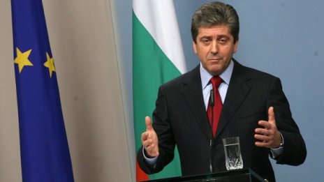 Първанов отново даде рамо на Македония за ЕС