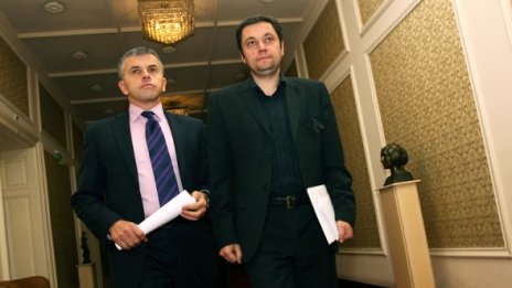 Положението стана международно