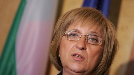 С един замах Цачева заличи РЗС от парламента
