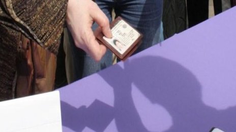 Шест месеца гратисен период за новите паспорти