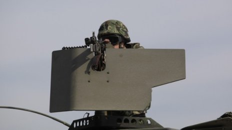 Военните: на 45 в пенсия с бонус - 20 заплати
