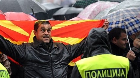 От 19-ти: Без визи за македонци, сърби и черногорци