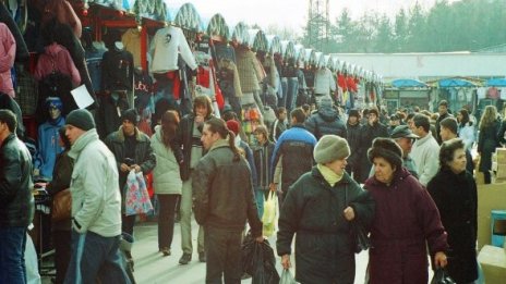 Опасни дрехи на Илиянци. Продавачът: Аз не разбира