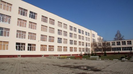 Школàта със 100 деца - задължително с лекари, но от 2011