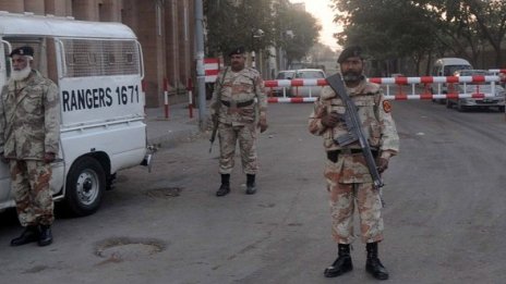 Шестима убити при експлозия в Карачи