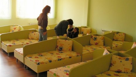 Фандъкова строи забавачки за 2393 деца в София