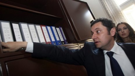 Сега пък Цецка го преследвала