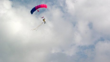 Австриец ще лети с балон отвъд стратосферата