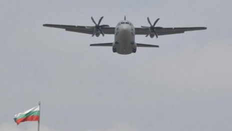 Два самолета прибират ранените военни от Германия