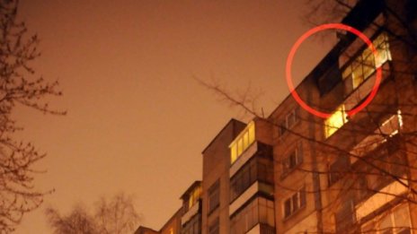 Спасиха трима от горящ апартамент в София