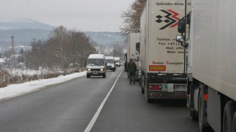 Започна пропускане на тирове през ГКПП Кулата