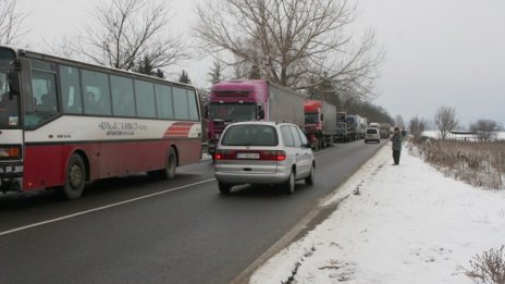 Над 170 тира чакат на ГКПП Кулата