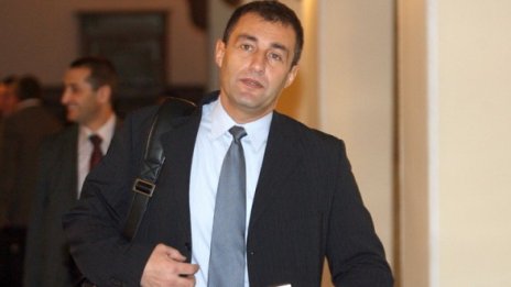 Министър Нейков ще подкрепя българите във Ванкувър